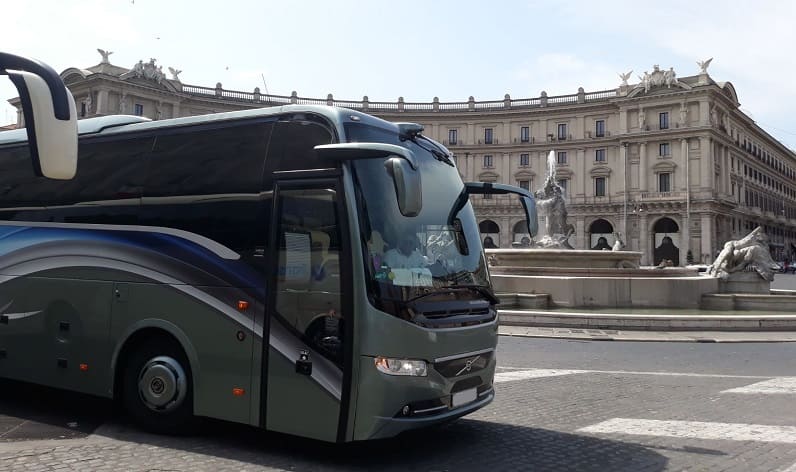 Campania: Bus rental in Cava de